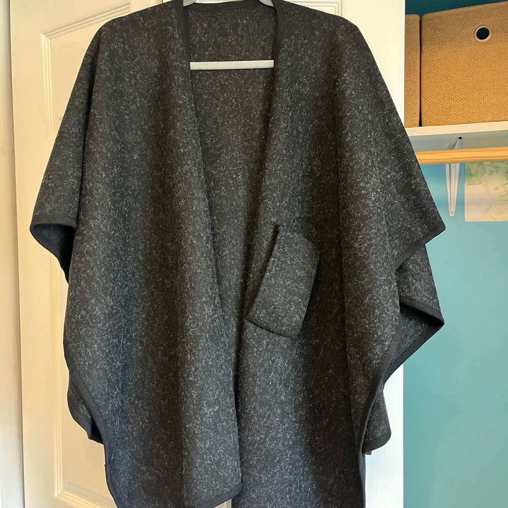 Elegant Gray Women's Over the Shoulder Fleece